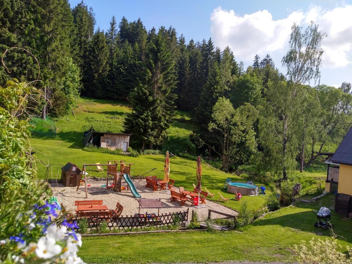Penzion Karolina Lučany nad Nisou Extérieur photo
