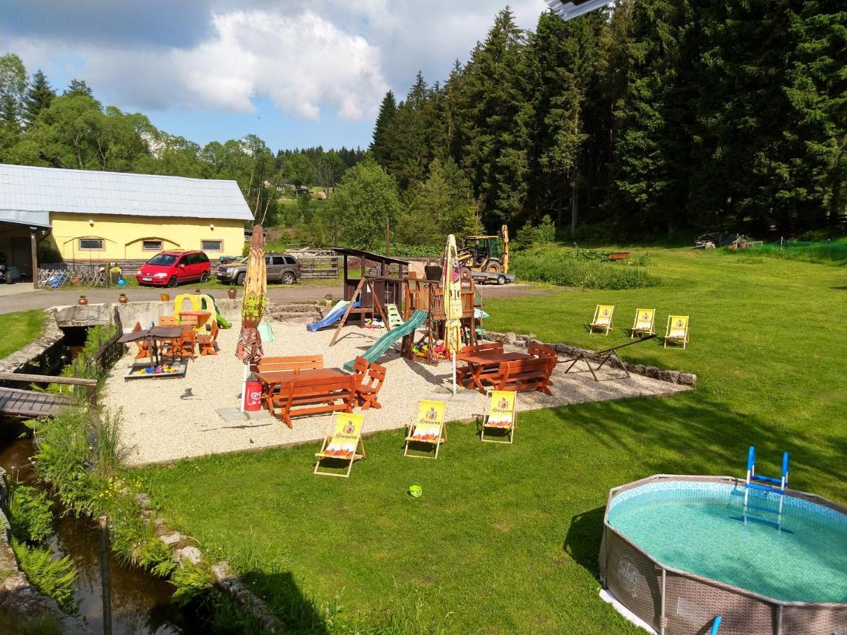 Penzion Karolina Lučany nad Nisou Extérieur photo